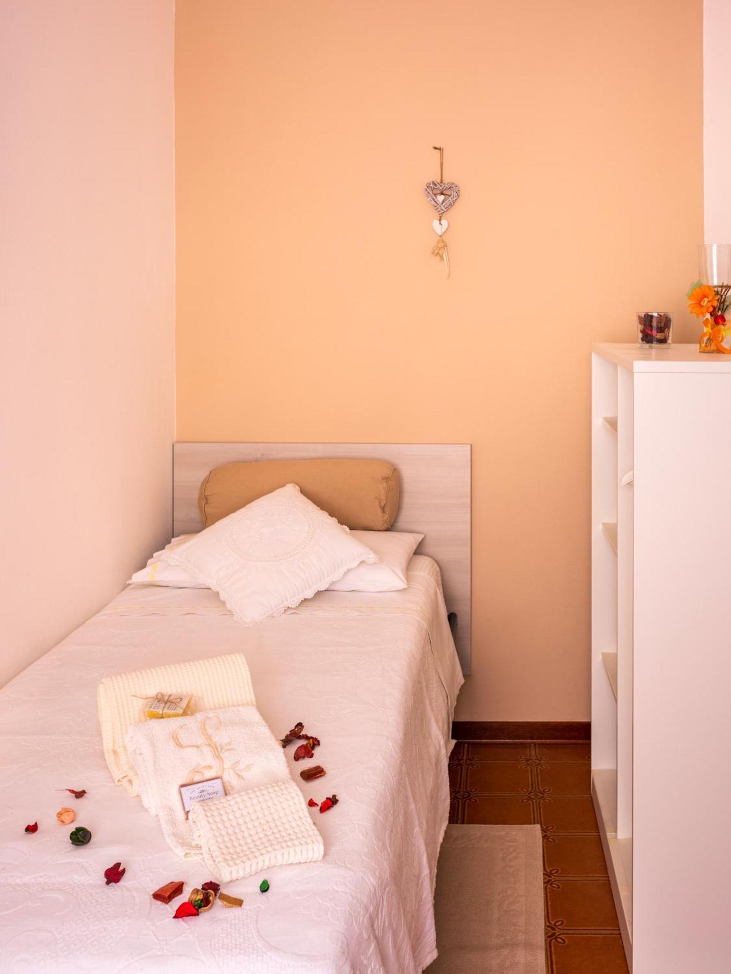 B&B La Vittoria Crone Bagian luar foto